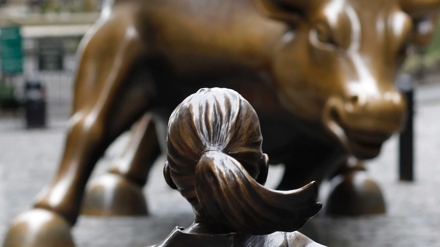 The Fearless Girl faces the Wall Street bull.