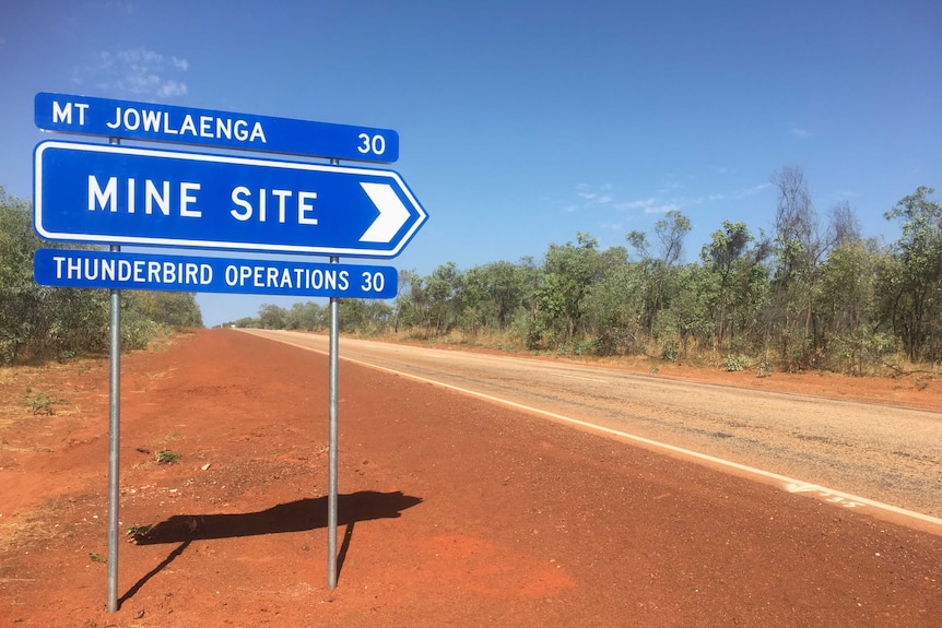 Ein Schild für die geplante Thunderbird Mine im Westen von Kimberley.