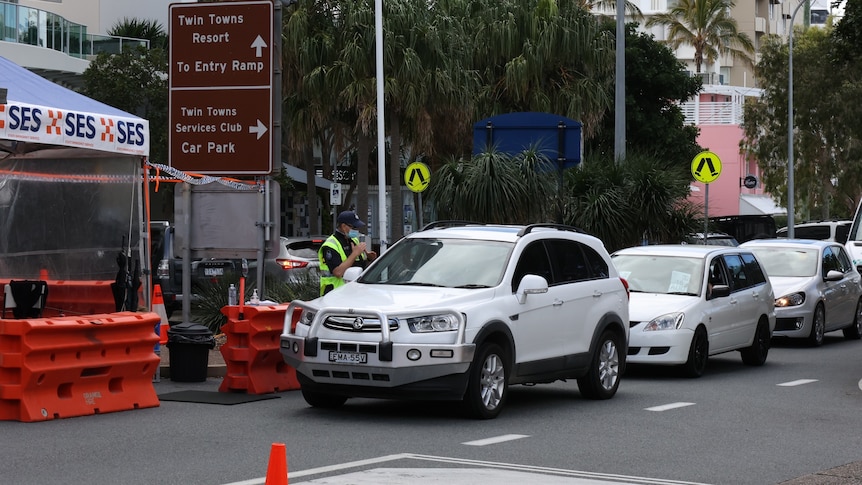 Queensland police at the border checkpoint in Coolangatta