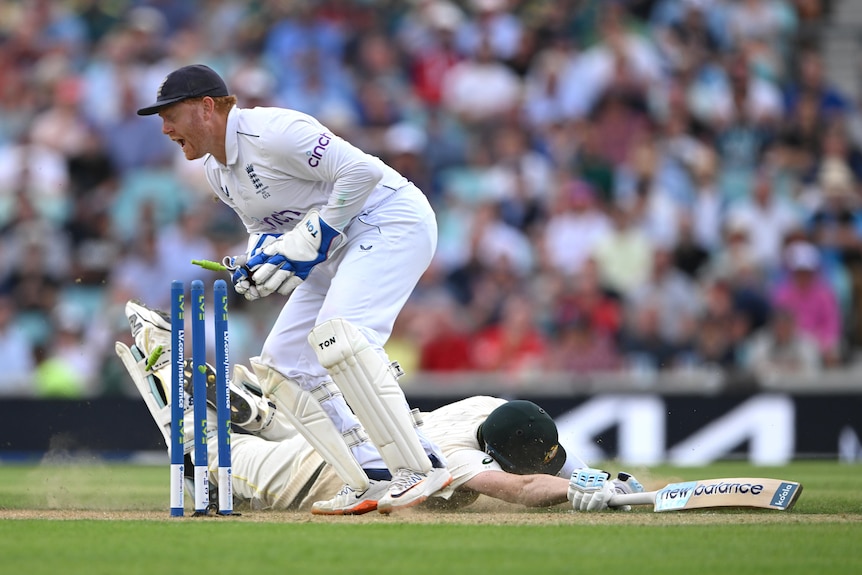 Jonny Bairstow catches the ball as Steve Smith dives behind him