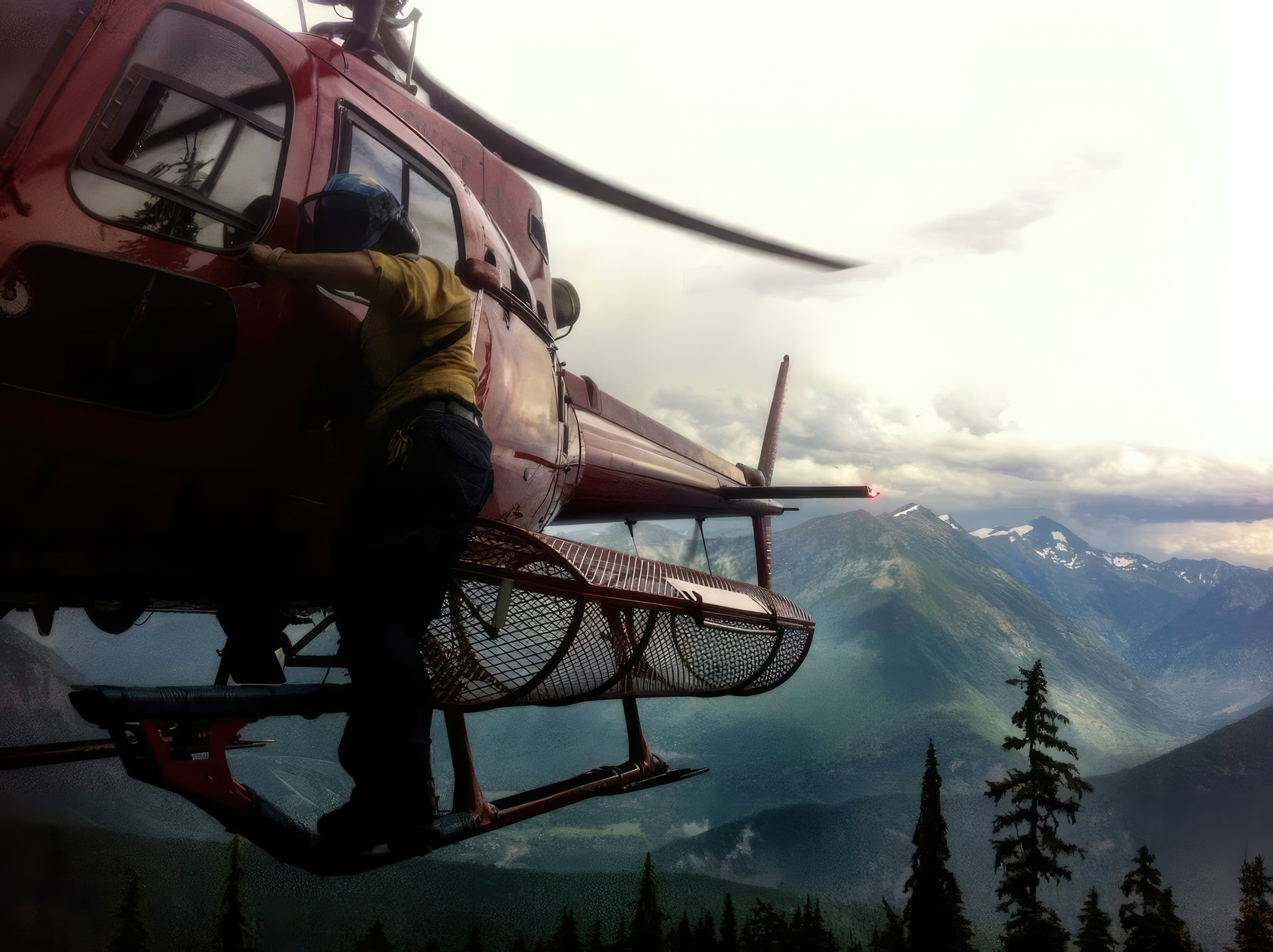 Former helicopter firefighter breaks down gender barriers in WA