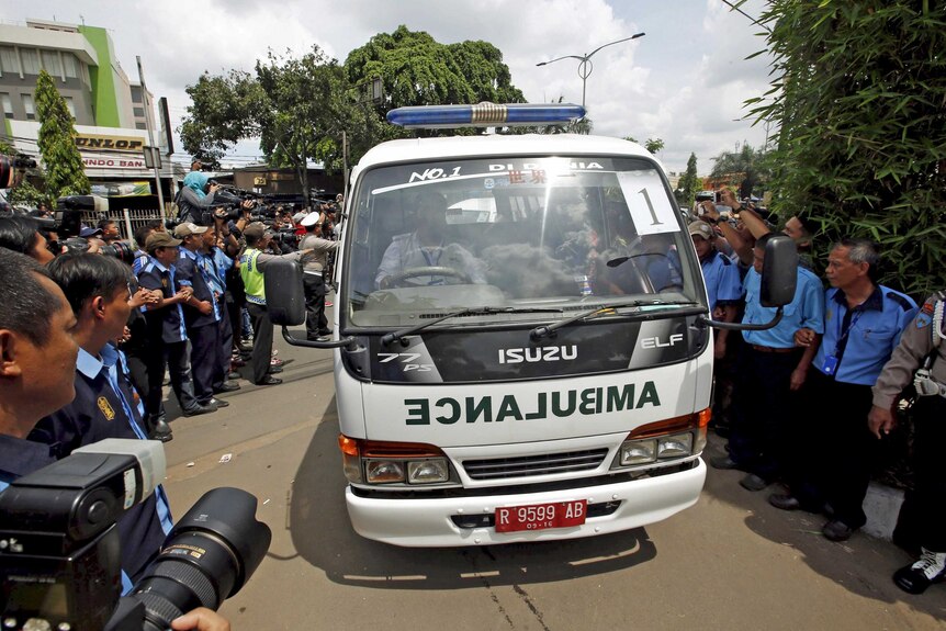 An ambulance carrying either Andrew Chan or Myuran Sukumaran's body arrives at a funeral home in Jakarta