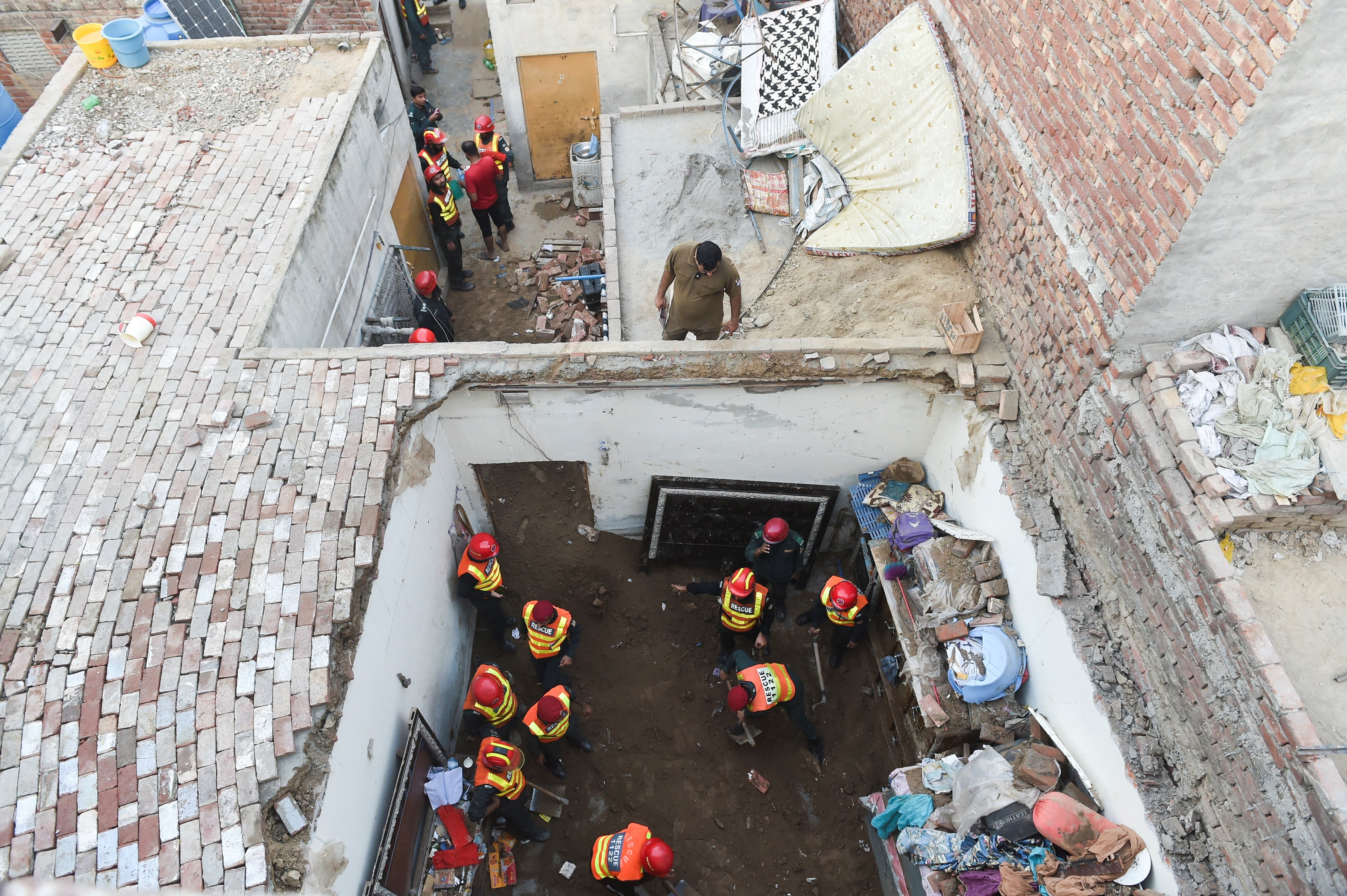 14 children die as Pakistan learning centre roof collapses