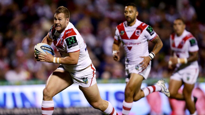 Trent Merrin of the Dragons makes a break