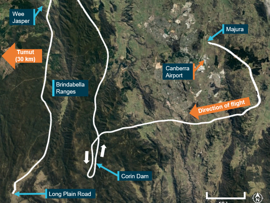 Un mapa que muestra la ruta de vuelo de un helicóptero desde Canberra hasta Long Plain Road
