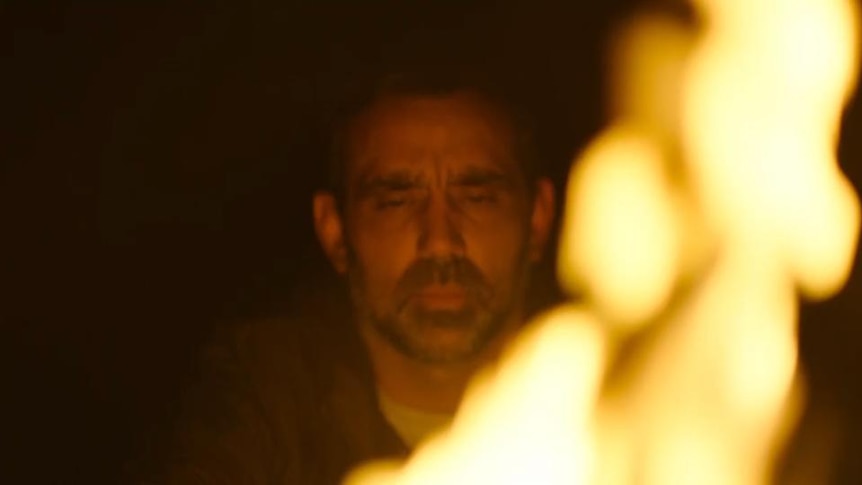 Adam Goodes watches bonfire