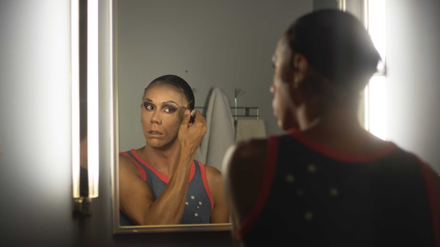 Drag queen John Ridgeway puts on make-up.