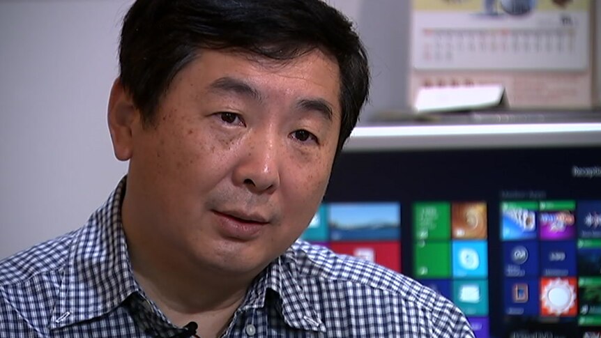 悉尼华裔会计师奥利弗·章在悉尼的办公室接受澳大利亚广播公司ABC的采访。他就生活在班克斯选区中。