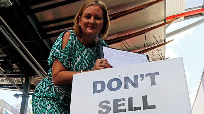 Northern Territory Opposition Leader Delia Lawrie at TIO petition in Darwin's Smith Street Mall