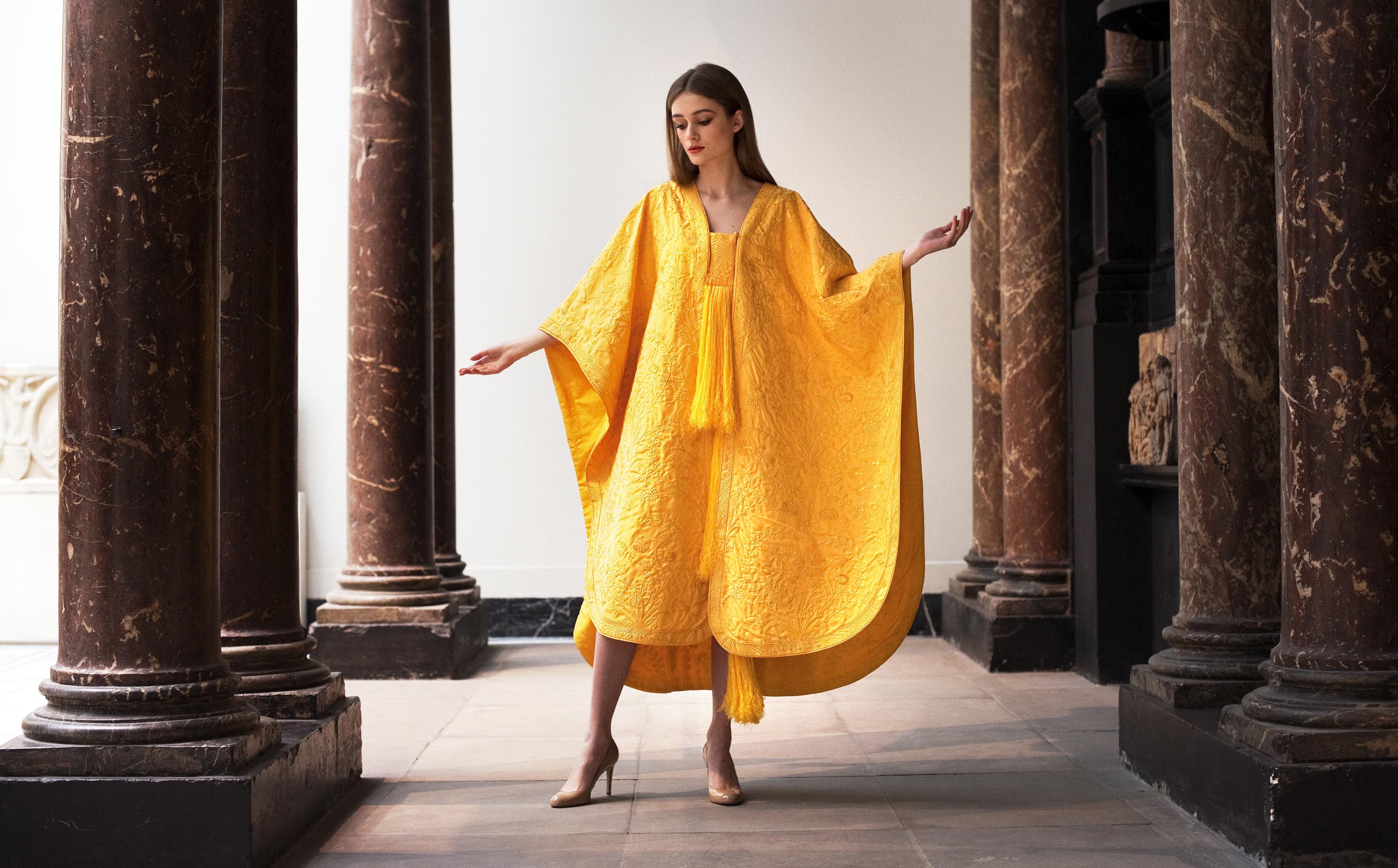 Golden gown of spiders' silk goes on show ABC News