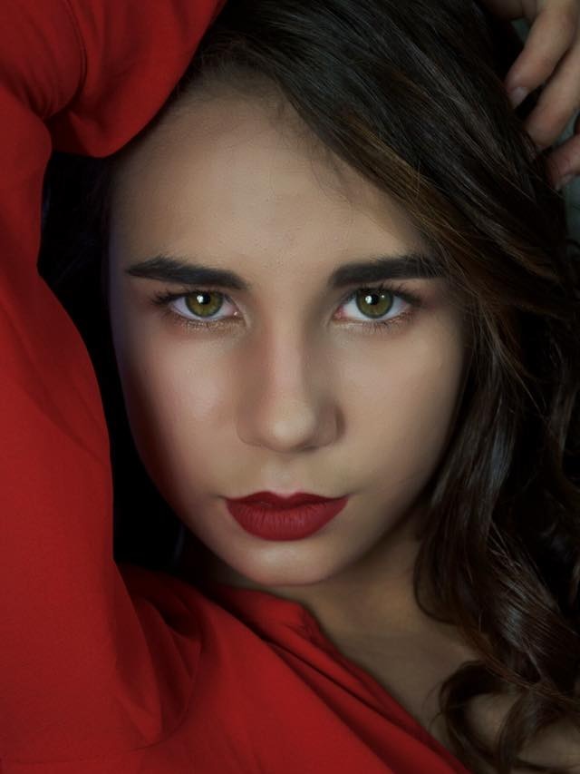 Dakota Lee close-up modelling shot with red lips.