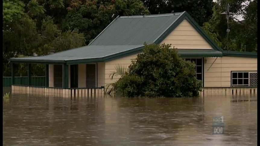 Floodwaters rise as Maryborough evacuates
