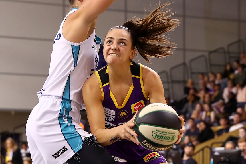 Monique Conti bumps down low in the paint for the Melbourne Boomers