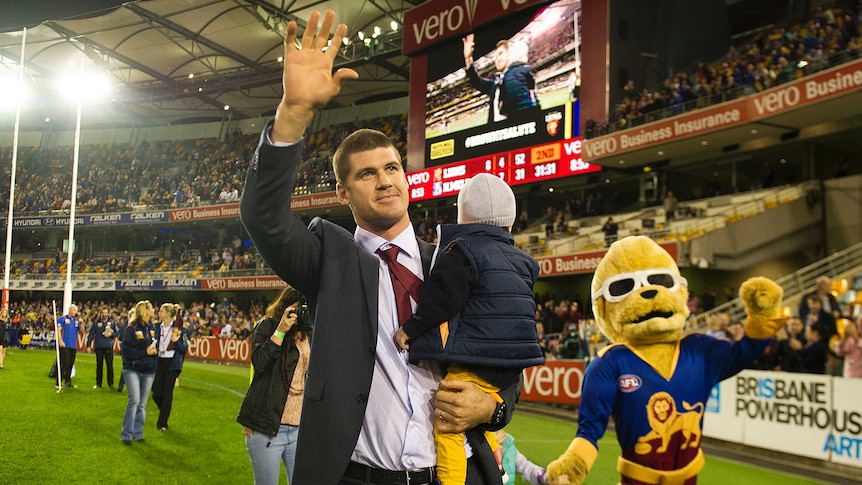 Jonathan Brown farewells Gabba crowd