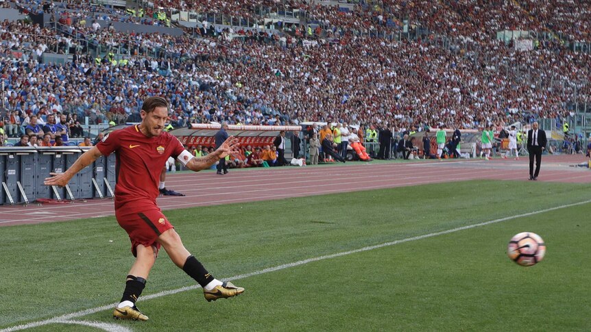Francesco Totti whips in a corner for Roma