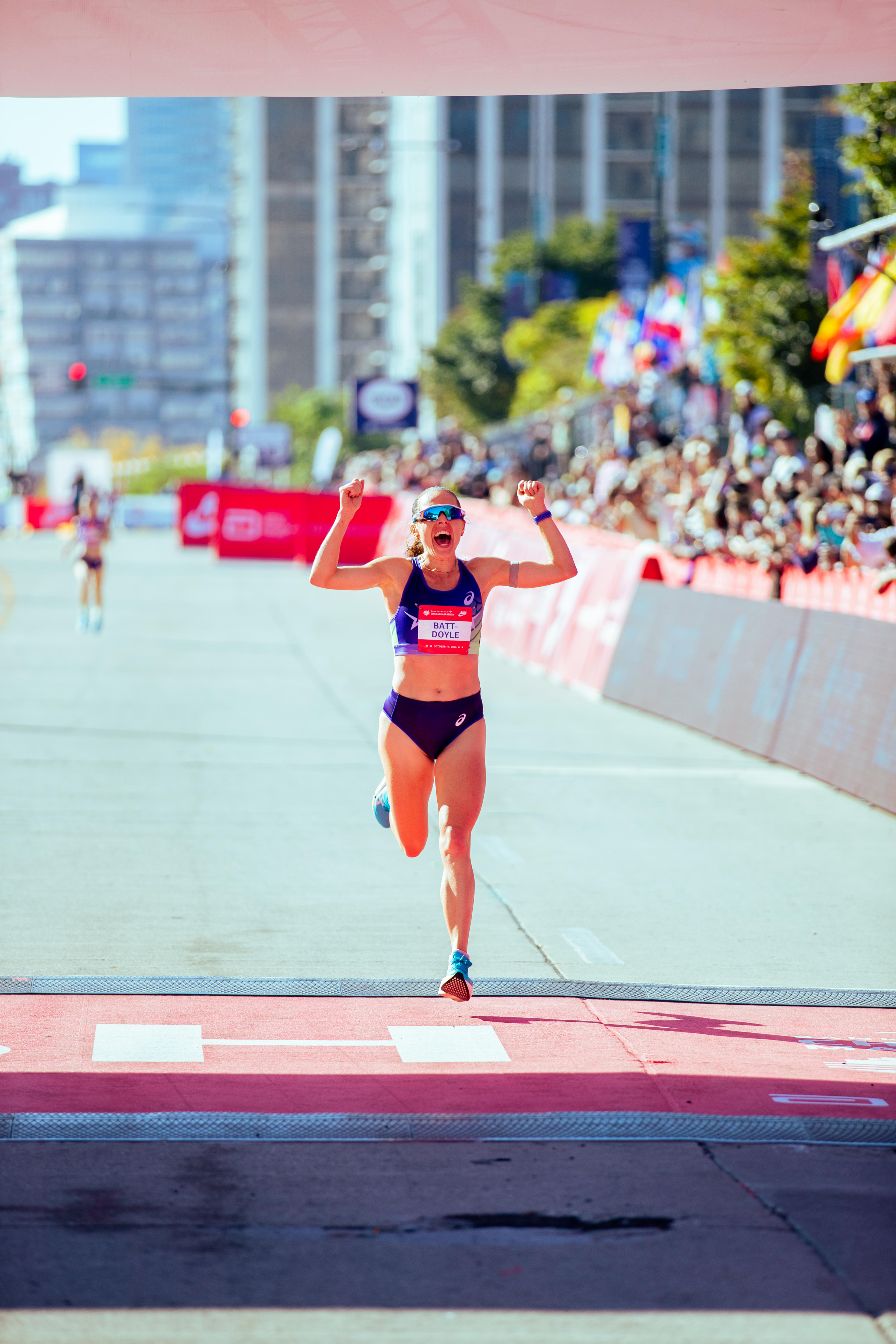 Izzi Batt-Doyle smashes Australian marathon record with 2:20:38 run in Chicago