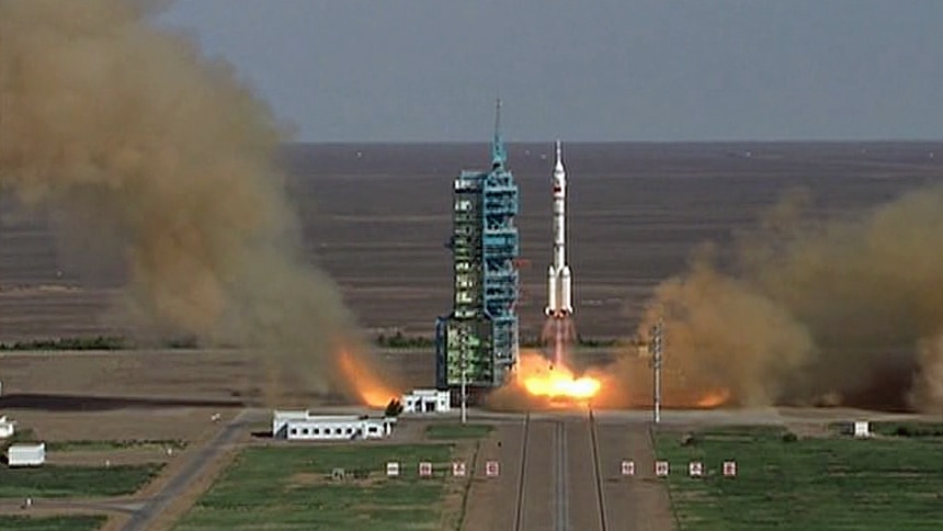Shenzhou 10 spacecraft blasts off