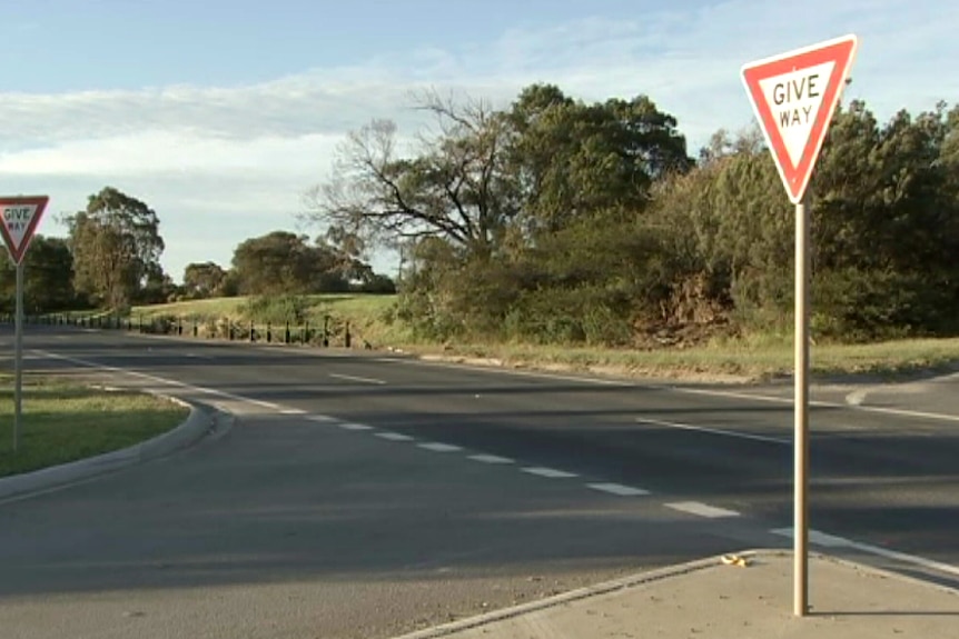 An intersection outside Lighthouse Christian College at Cranbourne East.