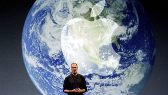 Steve Jobs launches iTunes Music Store in London June 15, 2004 (Getty Images)
