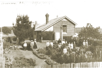 Gundaroo Public School in 1916.