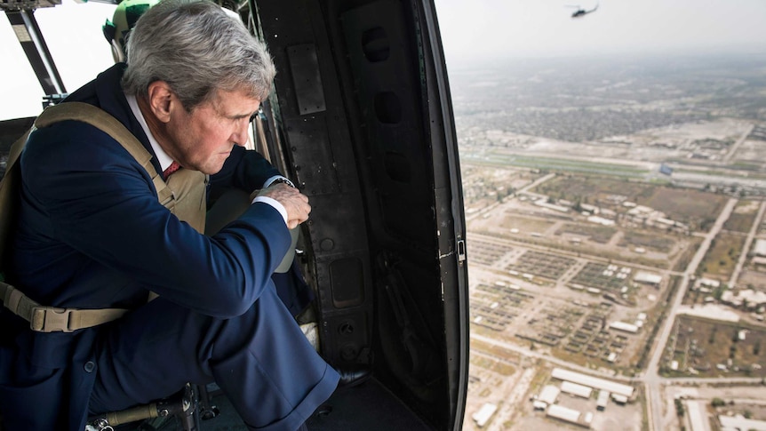 john Kerry arrives in Baghdad