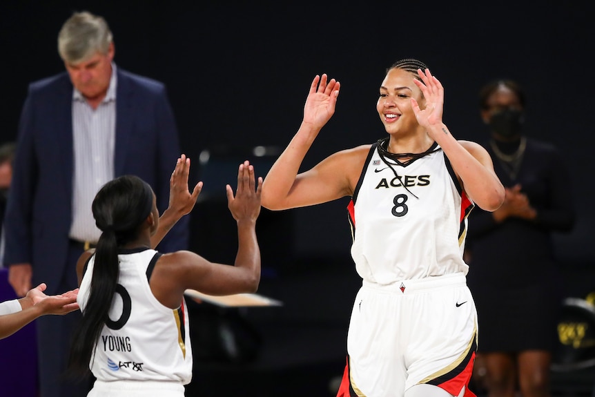 Liz Cambage playing for the Las Vegas Aces.