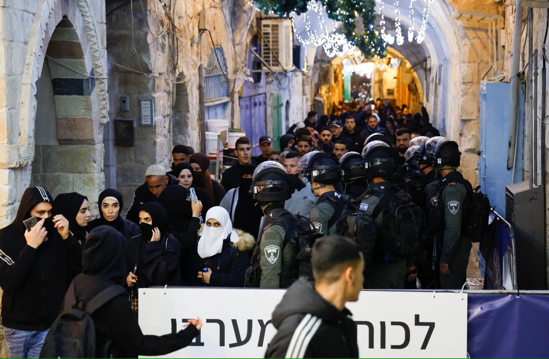 Jemaah Masjid Al Aqsa Alami Kekerasan, Indonesia Kecam Tindakan Polisi ...