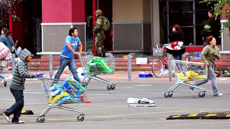 'Desperate': looters run from a supermarket in Concepcion