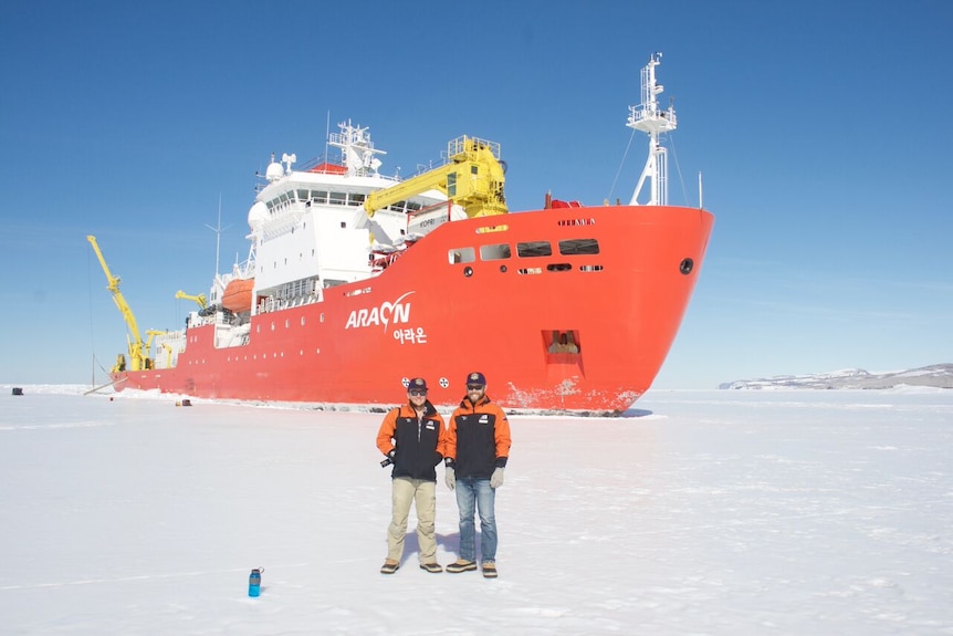 Isak Bowden-Floyd (l) and Karl Manzer (r) in front of the Korea Polar Research Institute's icebreaker RV Araon