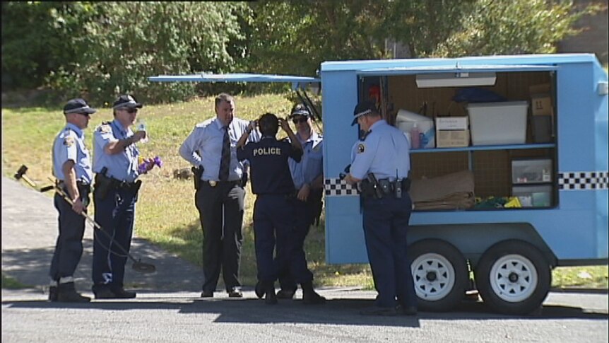 Tasmanian police are continuing to search bush behind a house in Kingston for the gun used in the murder.