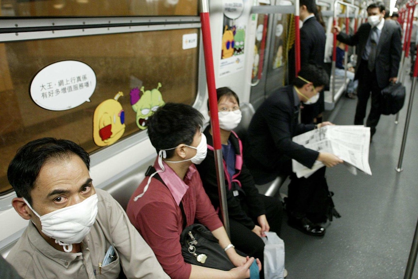 Commuters in Hong Kong wear face masks during SARS outbreak