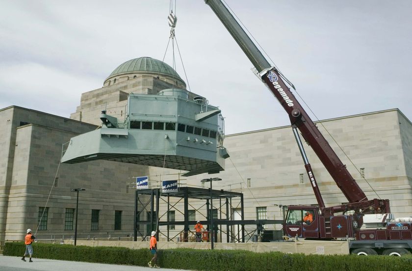 HMAS Brisbane 'bridging' history - ABC News