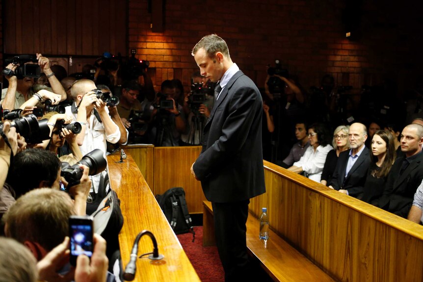Pistorius faces court and photographers