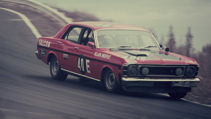 A red Ford Falcon GT-HO racing down the track at Bathurst in 1971.
