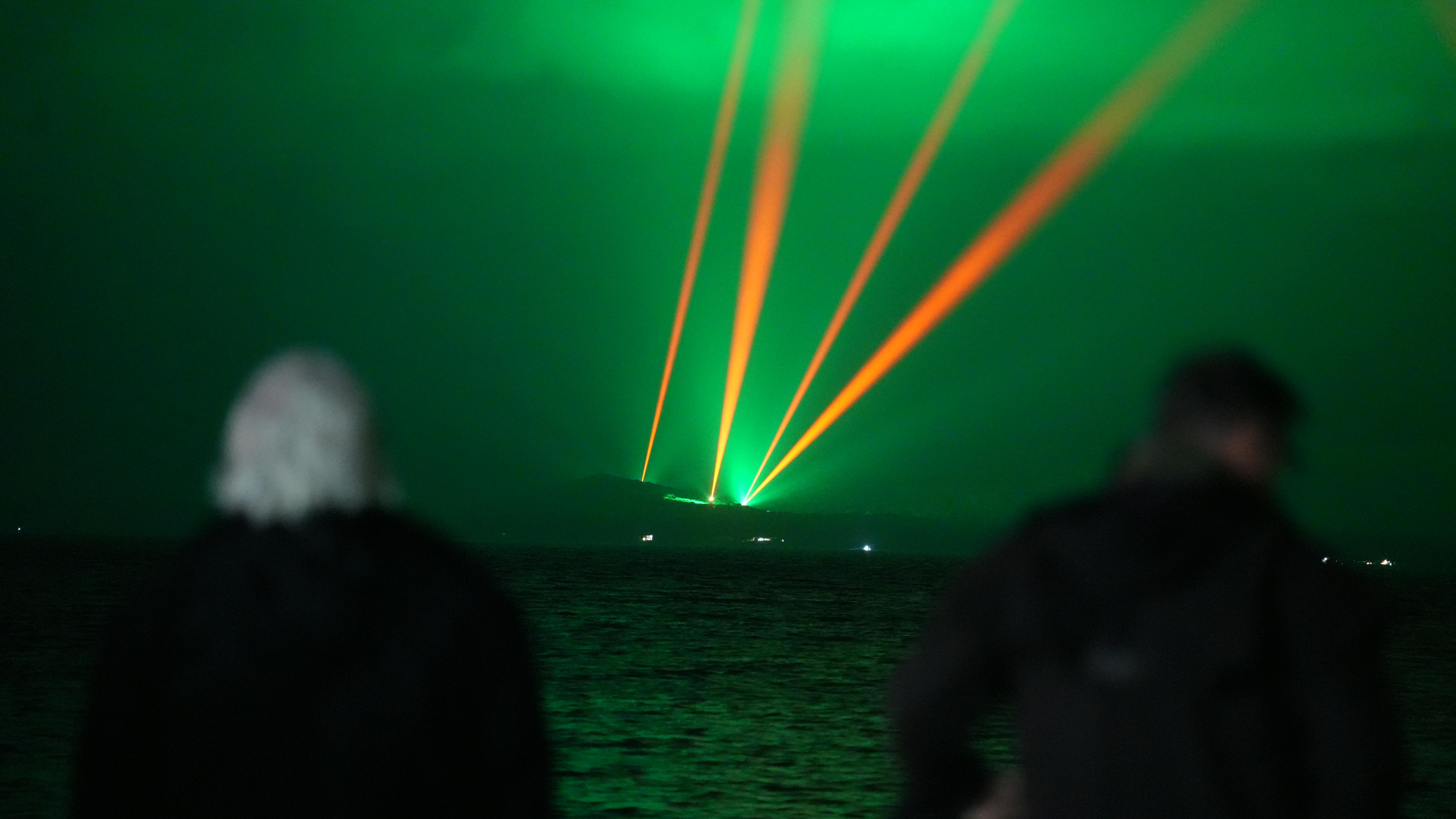 Thousands flock to WA's south coast for world's largest light show