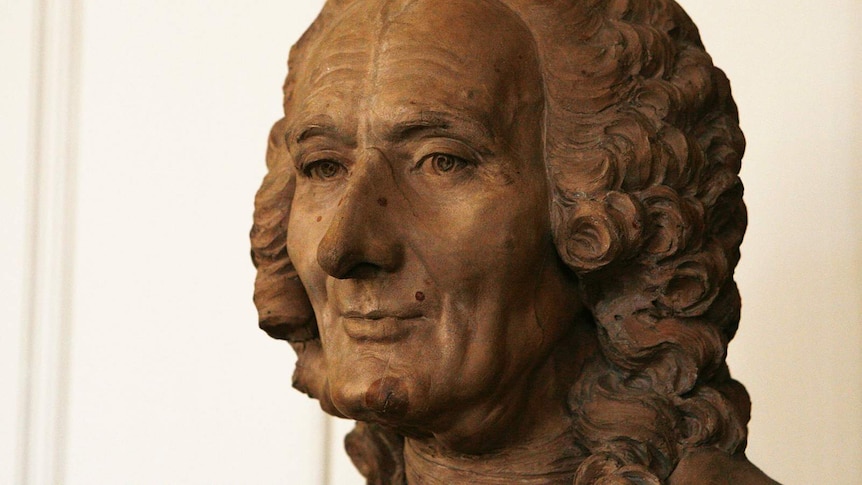 An aged metal bust of baroque composer Jean-Philippe Rameau. He looks left with a reserved smile.