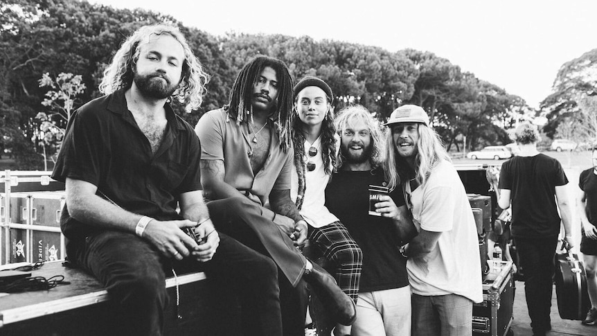 Black and white image of Ocean Alley with Tash Sultana