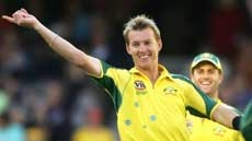 Brett Lee celebrates the wicket of Upul Tharanga.