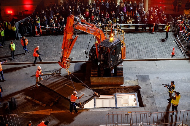 A crane lifts lid into place on Mike Parr's box