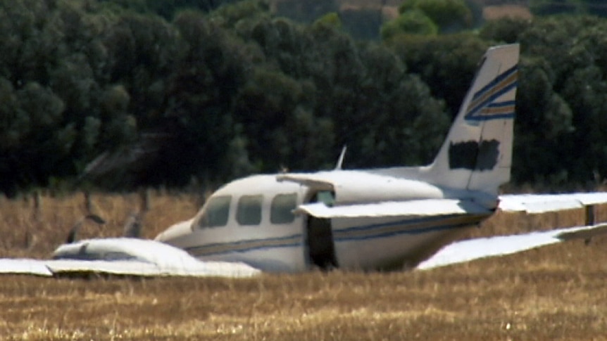 Plane crashes in field at Aldinga