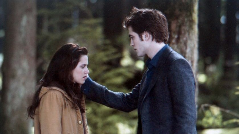 Kristen Stewart and Robert Pattinson star in New Moon