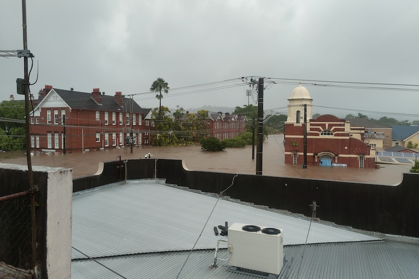 Floodwaters as high as rooftops in Lismore CBD 