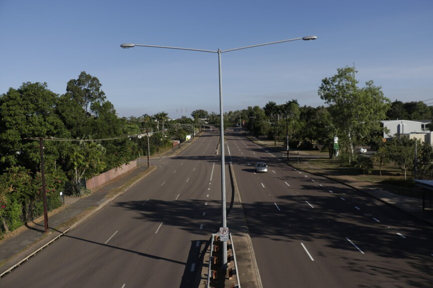 An empty  highway in Darwin.