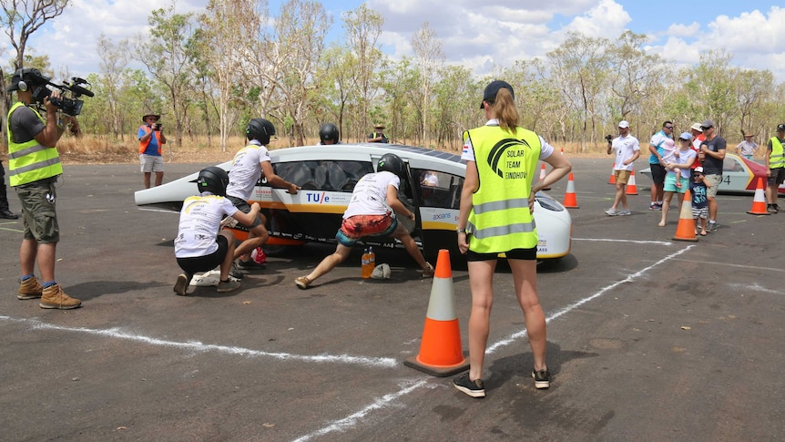 Solar cars at Katherine checkpoint