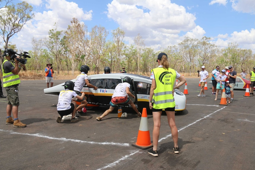 Solar cars at Katherine checkpoint