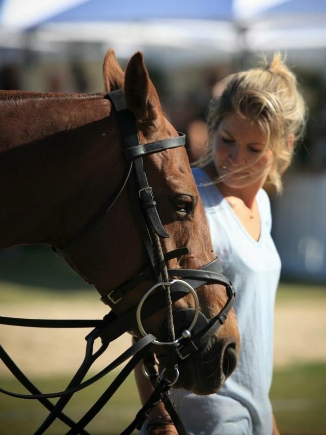 Alexandra Duewel with a horse