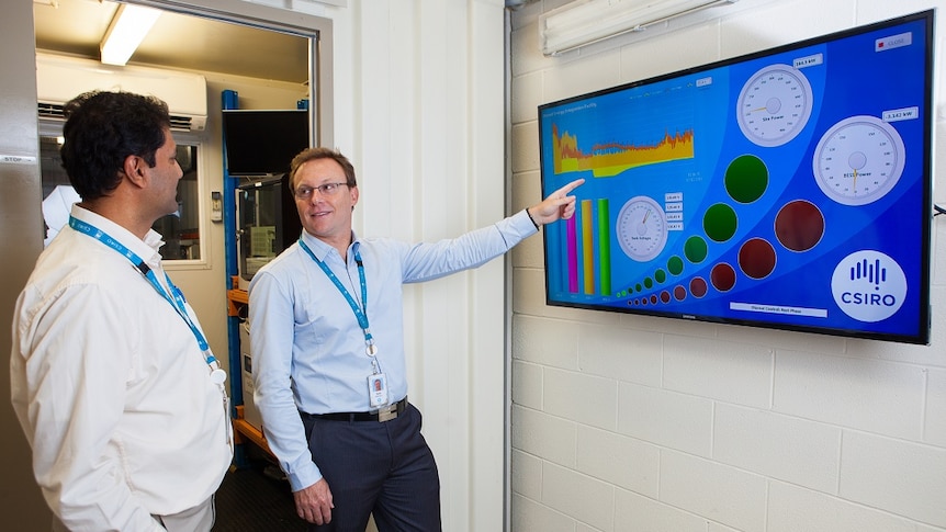 San Behrens, researcher at CSIRO Stored Energy Integration facility, points to screen showing battery life cycles
