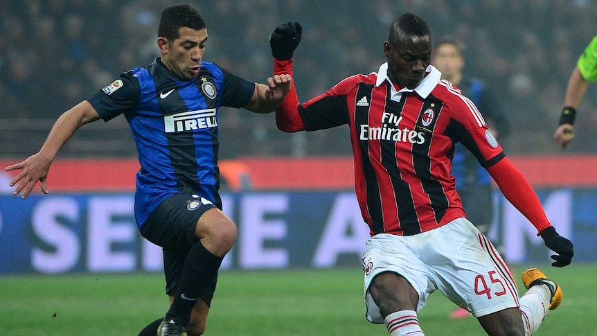 AC Milan's Mario Balotelli (R) and Inter Milan's Walter Gargano in Serie A on February 24, 2013.