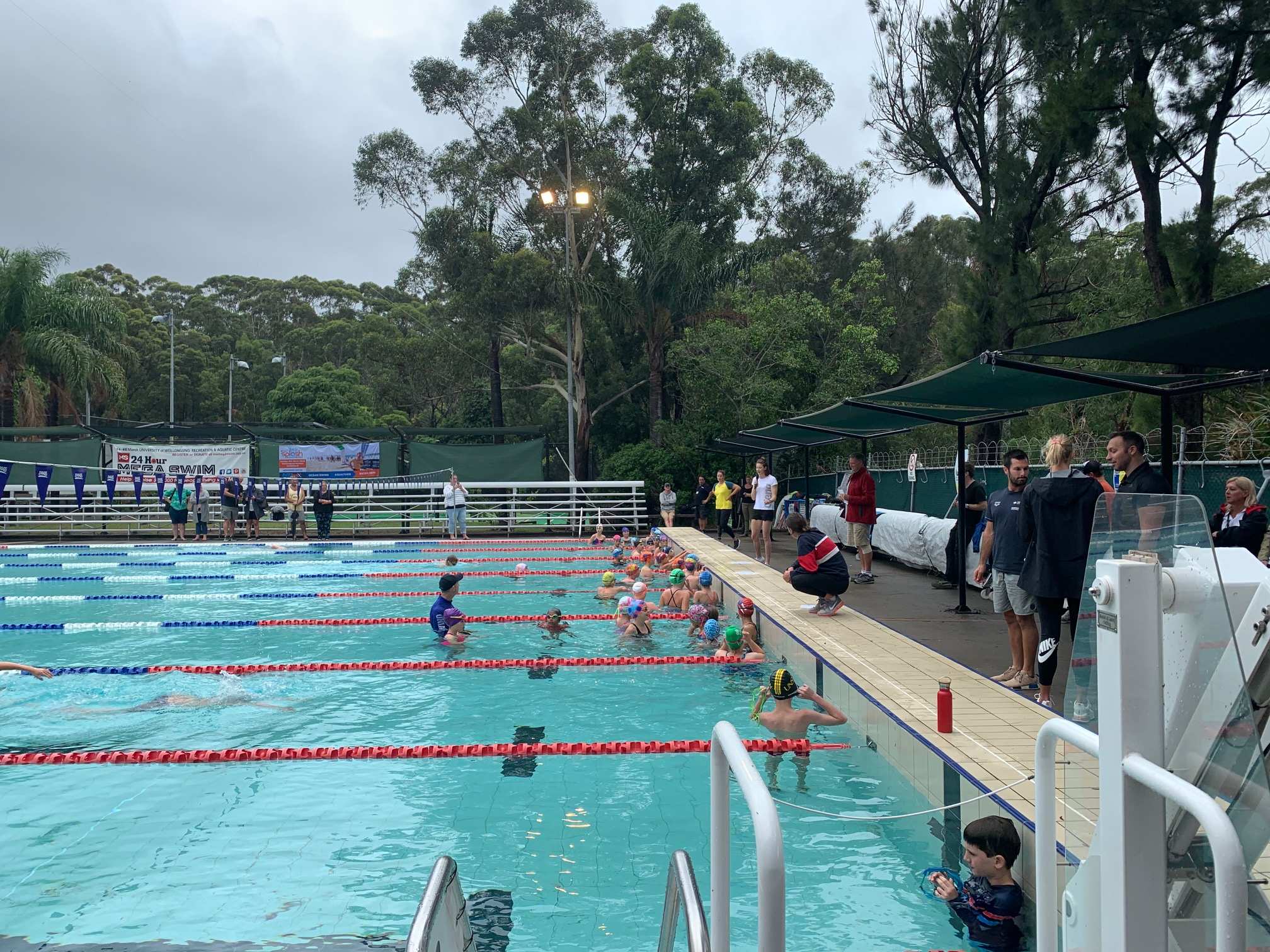 Wollongong swim clinic sees Australia's Olympic swimming family support