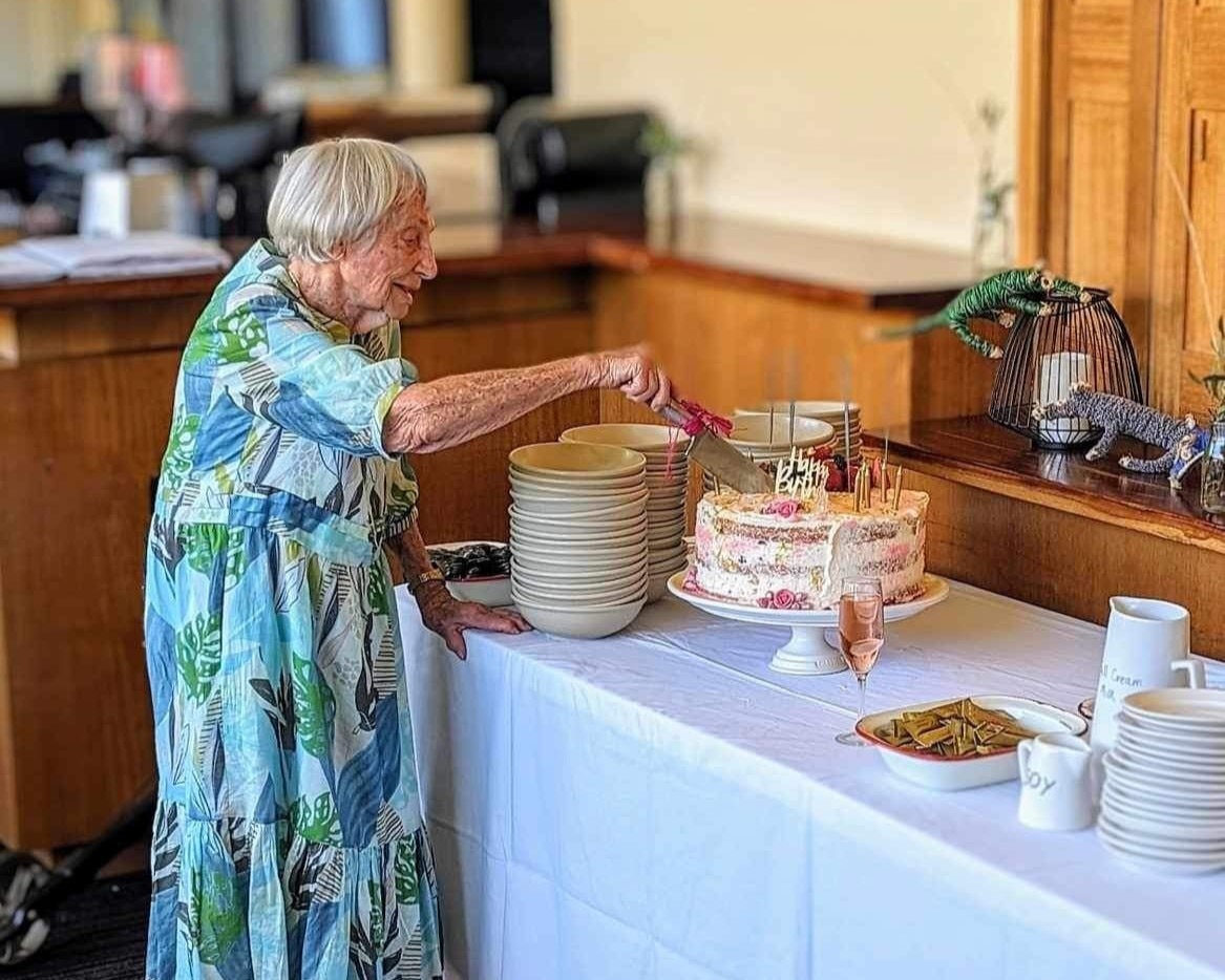 100 year old cuts cake